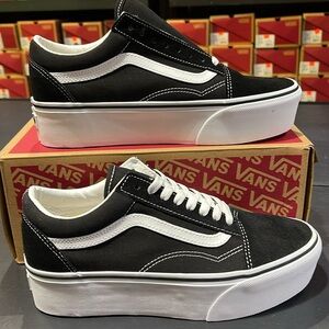 Vans Men’s Old Skool Stackform
Suede/Canvas Black/True Wht
VN0A7Q5M6BT Platforms